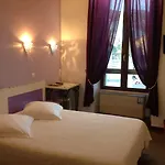 Au Nouvel מלון 2*