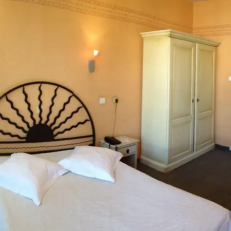 Au Nouvel Hotel 2*