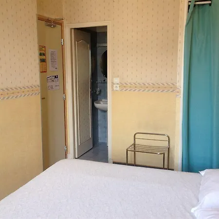 Au Nouvel Hotell 2*